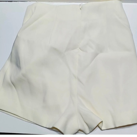Lover & Friends Honey Skort in Snow White - Picture 6 of 6